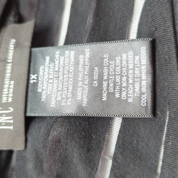 Black t-shirt with sheer top panel , Size 1X - Picture 4 of 5